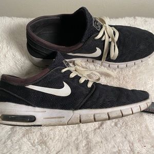 Nike IY black sneakers kids size 10